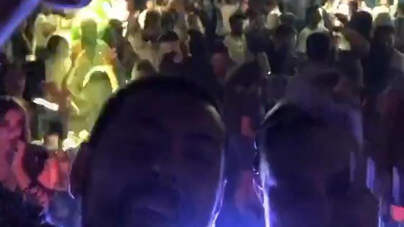 Görüntüler Trabzon'dan... Koronavirüse aldırmadılar, kafede parti düzenlediler
