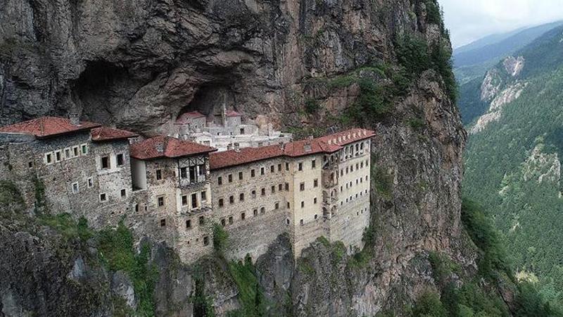 Sümela Manastırı, ziyaretçilerini ağırlamaya başladı