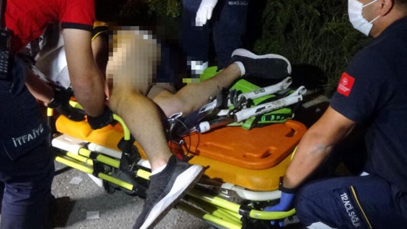 Bisikletten düşen gencin bacağına gidon saplandı
