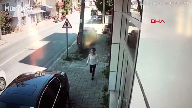 Babasından kaçarken otomobil çarptı