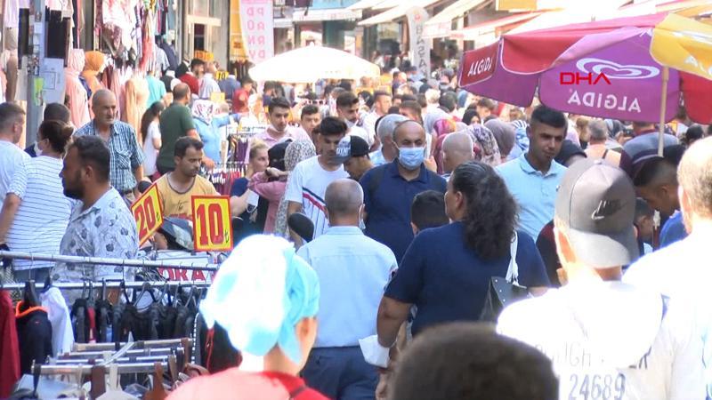 Adana'da bayram alışverişinde koronavirüse davet