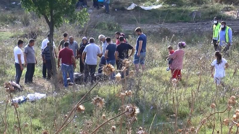 Sosyal mesafe kuralını ihlal edip, sağlıksız koşullarda kurban kestiler