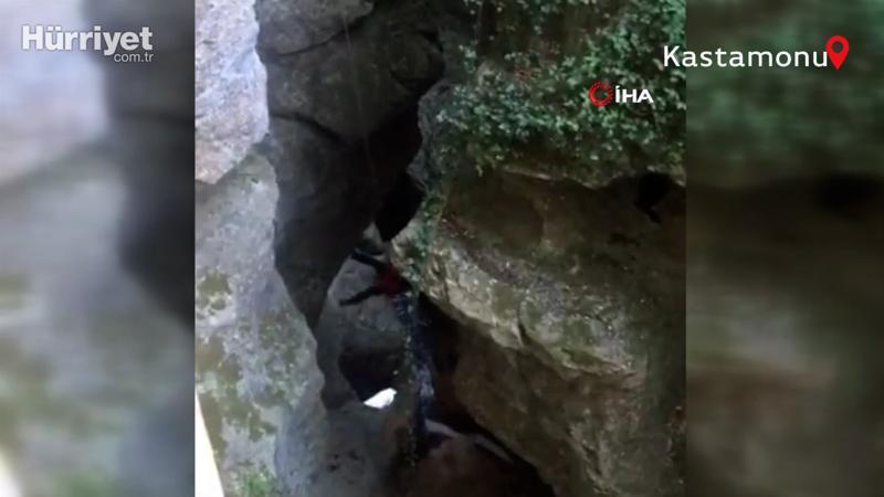 JAK Timi, Horma Kanyonuna düÅŸen cüzdanı 25 metre iple salınarak aldı