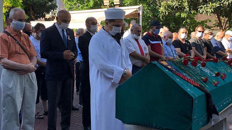 Usta tiyatrocu Üstün Asutay son yolculuğuna uğurlandı