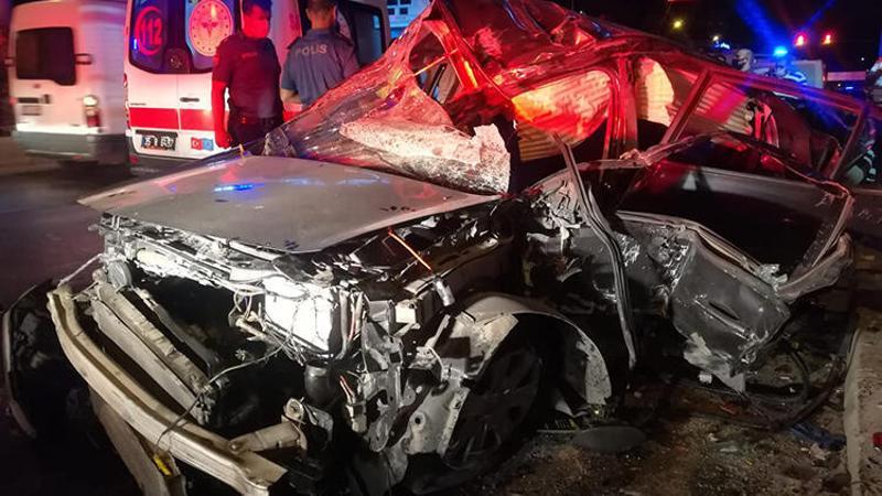 İzmir’de feci kaza: 1’i ağır, 3 yaralı