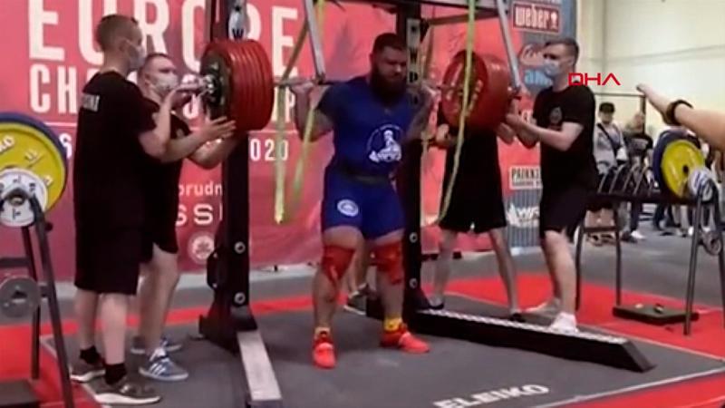 Rus halterci 400 kilogram kaldırmaya çalışırken dizlerini kırdı