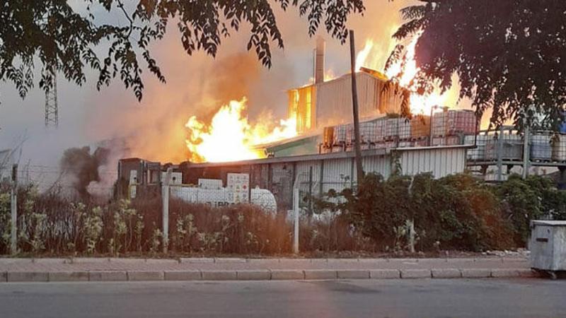 Antalya OSB'de, kimya fabrikasındaki patlama korkuttu
