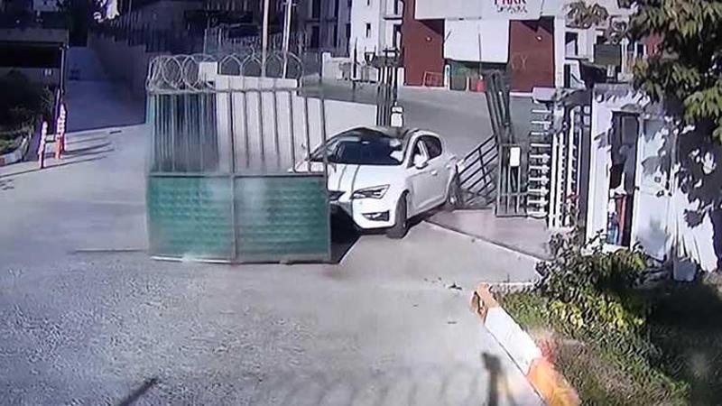 Site yöneticisine kızdı, ortalığı birbirine kattı!