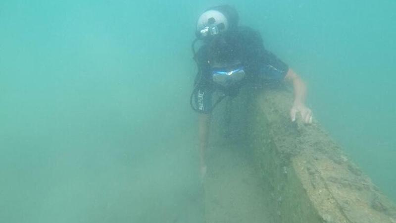 Bodrum'da, 'kum kaçmasın' diye deniz dibine örülen duvar böyle görüntülendi