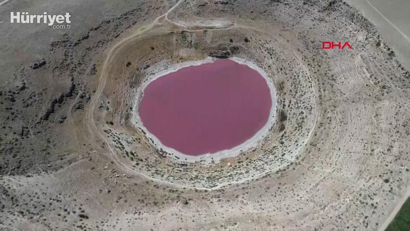 Meyil Obruk Gölü, pembeye büründü