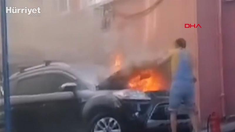 Beyoğlu'nda yanan cipini böyle söndürmeye çalıştı