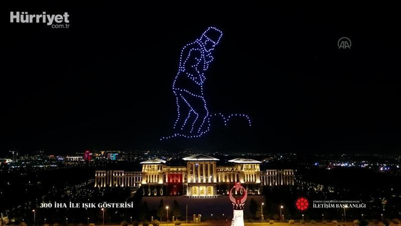Cumhurbaşkanlığı Külliyesi'nde Zafer Bayramı'na özel 300 İHA ile ışık gösterisi yapıldı