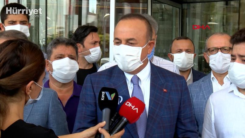 Bakan Çavuşoğlu'ndan Böcek'in tedavi gördüğü hastaneye ziyaret