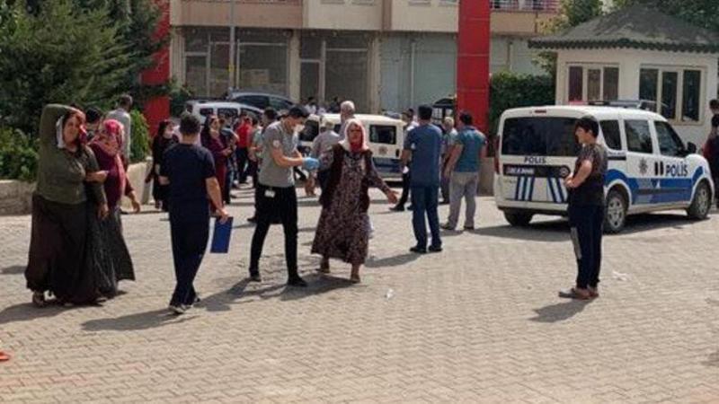 Cenazeyi kim defnedecek kavgasında ortalık savaş alanına döndü
