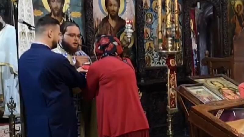 Bulgaristan'da 'sosyal mesafe'siz ayin