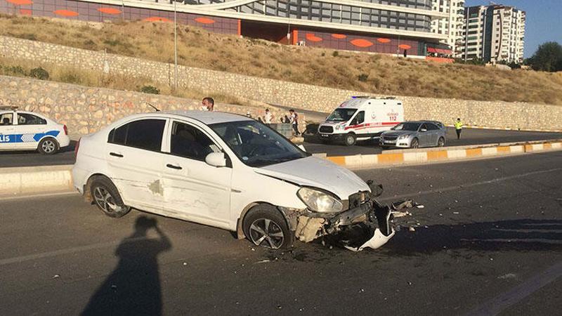 Adıyaman'da iki otomobil çarpıştı: 3 yaralı