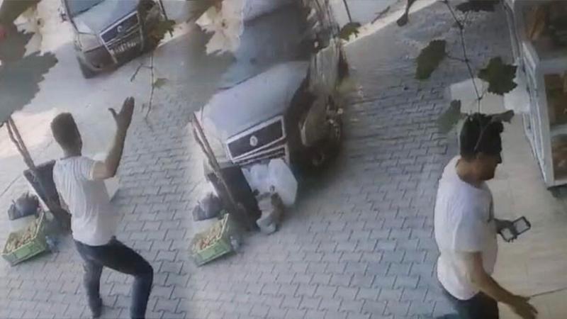Kontrolden çıkan aracın altında kalmaktan son anda kurtuldu