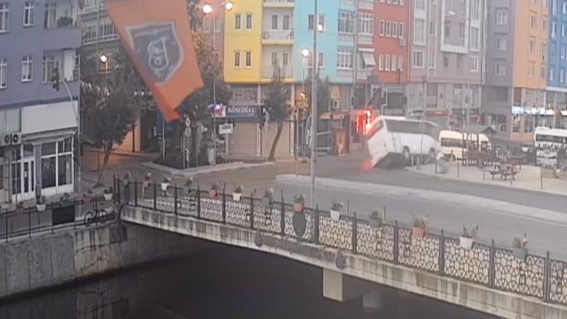 Servis şoförü fenalaştı, faciadan dönüldü!