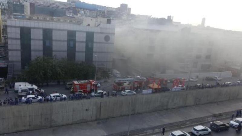 Son dakika... Beylikdüzü'nde sanayi sitesinde yangın