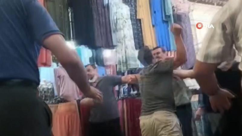 Tezgah açma kavgasında yumruklar havada uçuştu