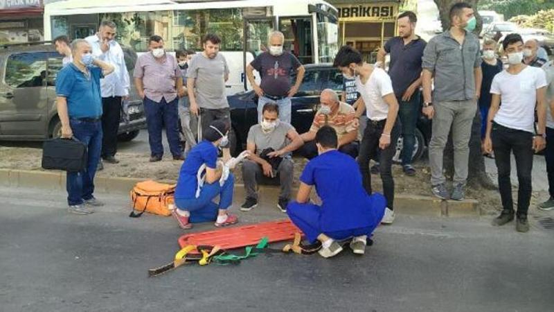 Kırmızı ışıkta bekleyen minibüse TIR çarptı: 4 yaralı