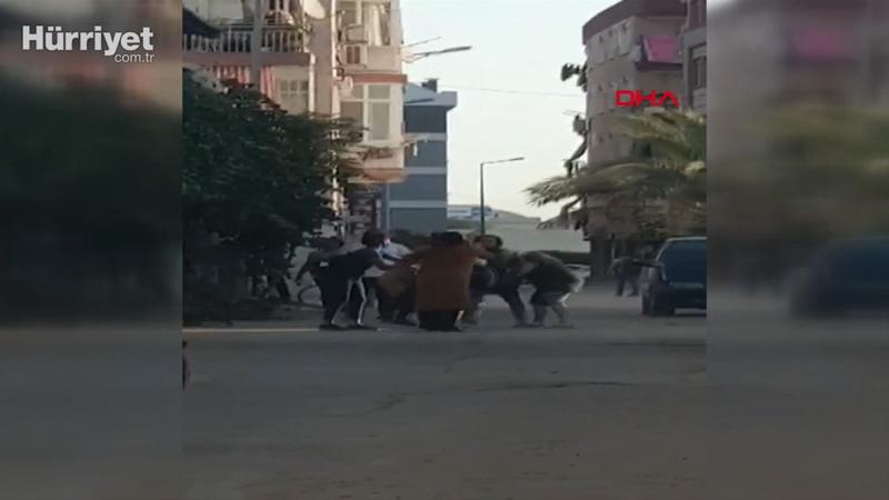 Antalya'da 4 kadın, aralarına aldıkları bir kadını tekme tokat dövdü