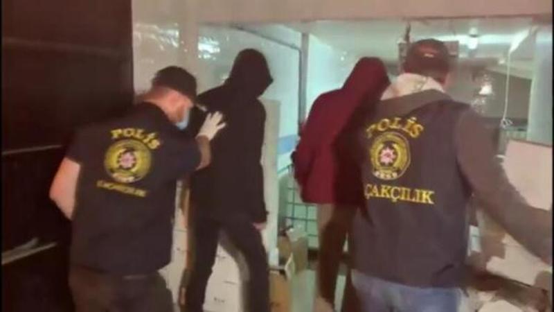 Son dakika haberleri... Avcılar'da ölüm deposuna operasyon! CNN TÜRK o anları görüntüledi