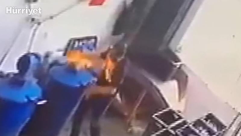 Ellerine dezenfektan döküp, atıkları yakmaya çalışınca alev alev yandı