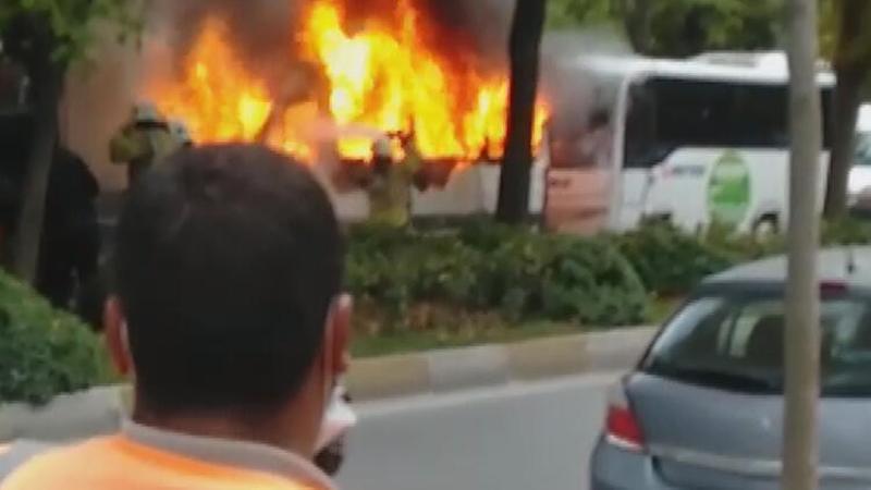 Beylikdüzü'nde öğrenci servisi alev alev yandı