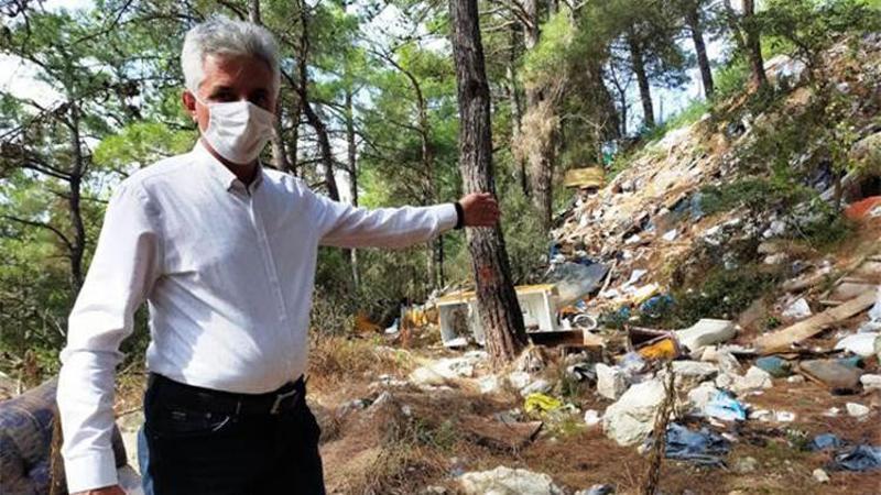 Ormana çöp atılmasına muhtardan tepki: Bunun adı vicdansızlık