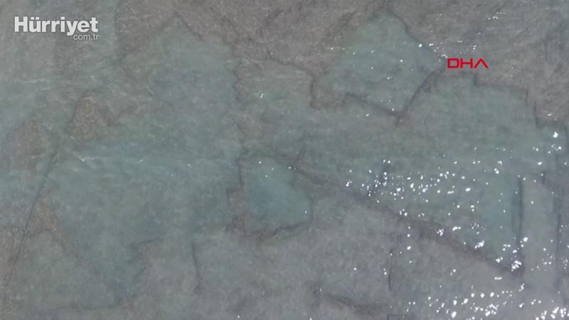 Sualtı arkeologları dalış yaptıkları Karadeniz'de kalıntıların sırını araştırıyor