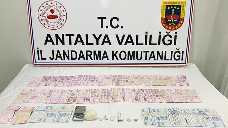 Antalya'da uyuşturucu operasyonunda 4 kişi yakalandı