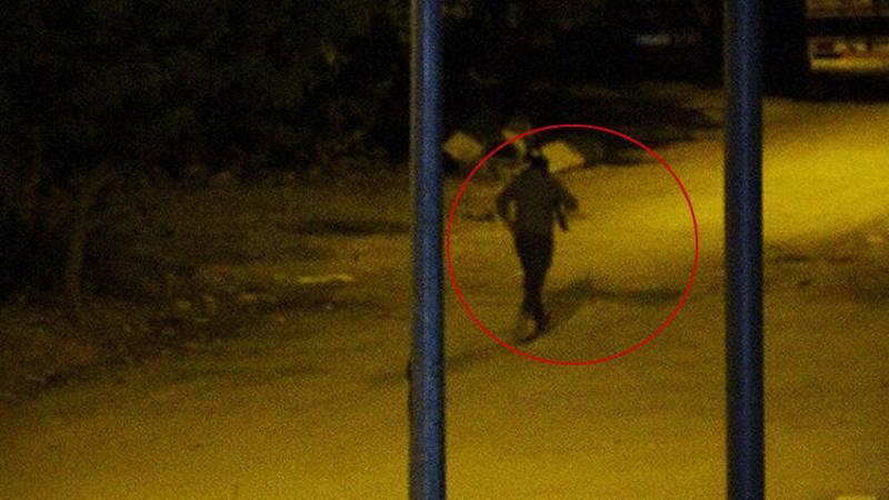 Adana’da iş adamına silahlı saldırı, saldırganın kaçma anı kamerada
