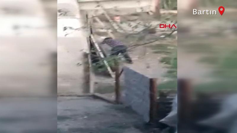Kümesine giren köpeği acımasızca dövdü! O anları ağlayarak kaydettiler