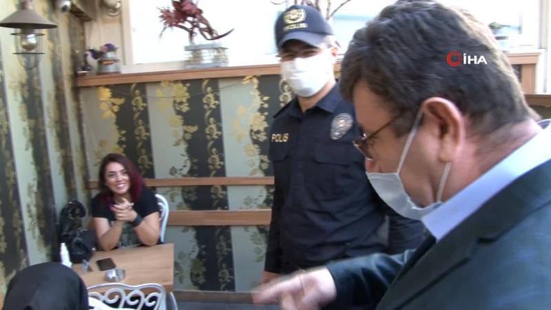 Koronavirüs denetiminde kaymakam ve genç kız arasında gülümseten diyalog