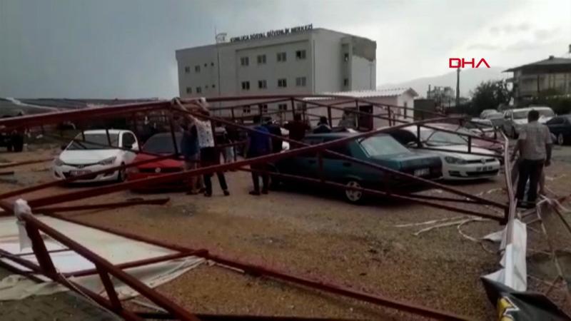 Antalya Kumluca'da sağanak yağış etkili oldu
