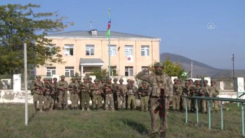 Azerbaycan askerleri, Zengilan kent merkezine Azerbaycan bayrağı dikti