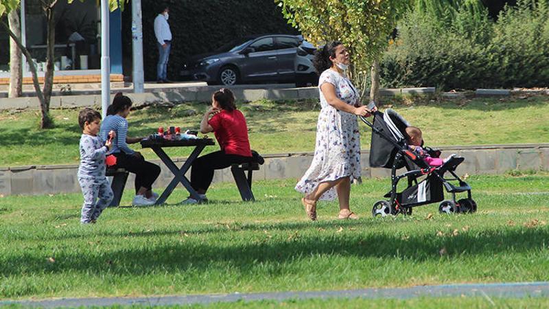 'Koronavirüs, çocuklara yüzde 85'in üzerinde aileden bulaşıyor'