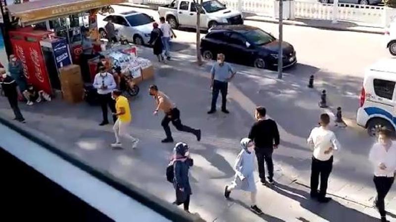 Maske denetimi sırasında durduruldu, polis ceza kesmek isteyince kaçmaya çalıştı