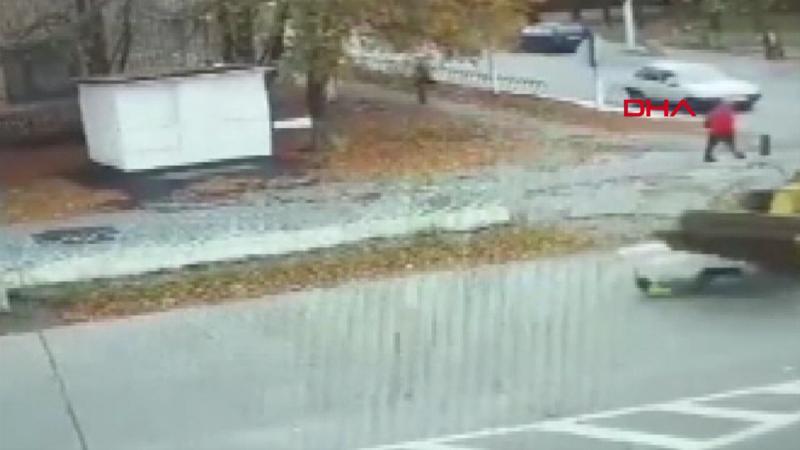 Mucize kurtuluş! Traktörün altında kaldı, böyle kurtuldu