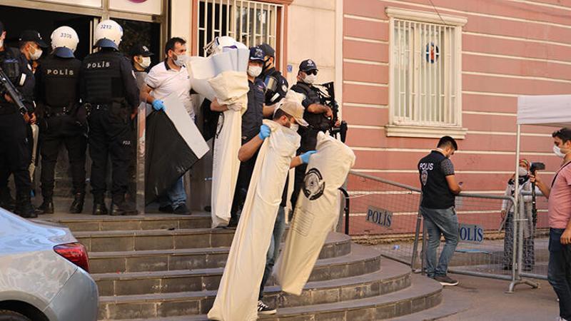 HDP Diyarbakır İl Başkanlığı ve Yenişehir İlçe Başkanlığı binalarına operasyon