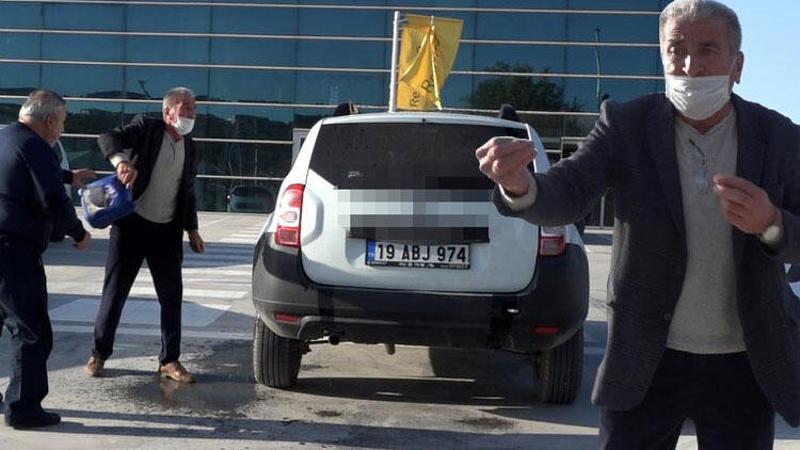 Cipini yakmaya kalktı, çevredekiler elindeki benzin bidonunu aldı