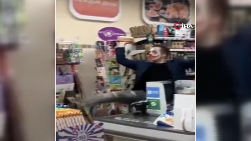 Joker kılığına giren adam eğlendireyim derken sinirlendirdi