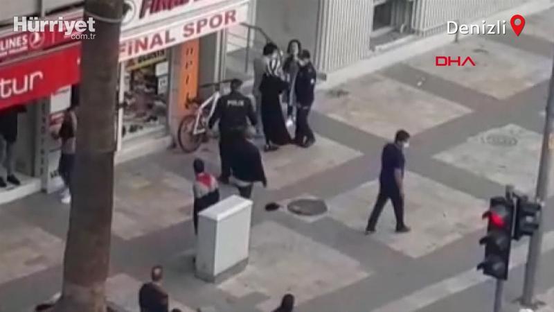 Sokak ortasında genç kızların tekme ve yumruklu kavgası!