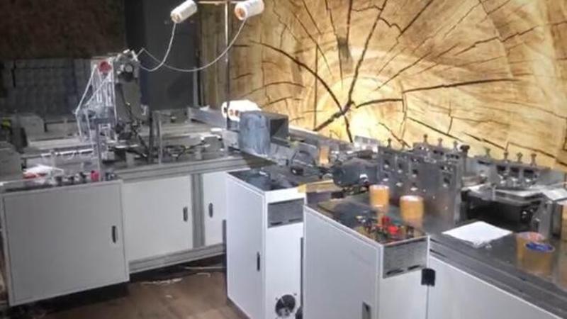 'Kaçak maske' üretilen fabrikaya baskın 153 bin adet maske ele geçirildi