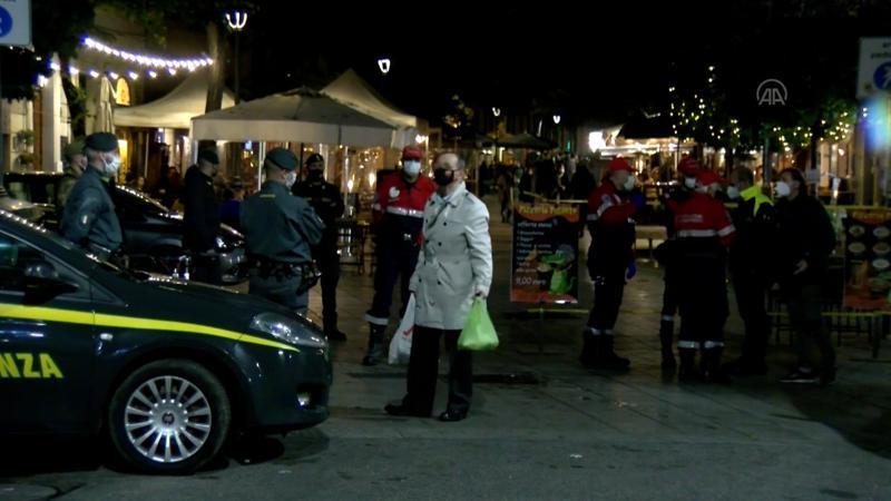 İtalya'nın Napoli kentinde sokağa çıkma yasağı olaylı başladı