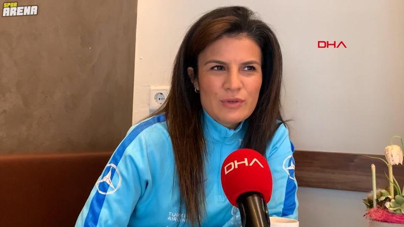 Eski kadın milli futbolcu Bilgin Defterli erkek futbol takımı çalıştıracak!