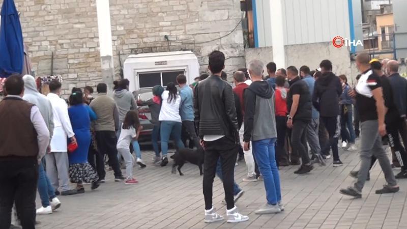 Taksim’de çaycıların kavgası kamerada