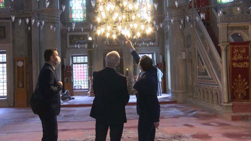 Laleli Camii'nde eleştirilere neden olan ampuller değiştiriliyor