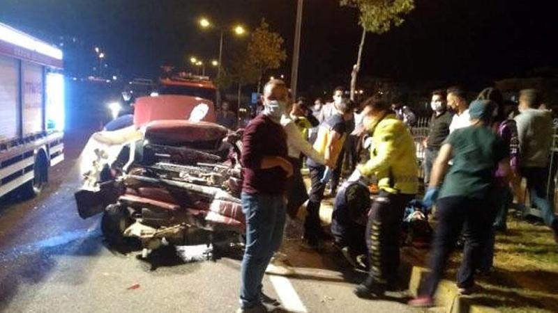 Freni arızalanan kamyon 3 otomobile çarptı